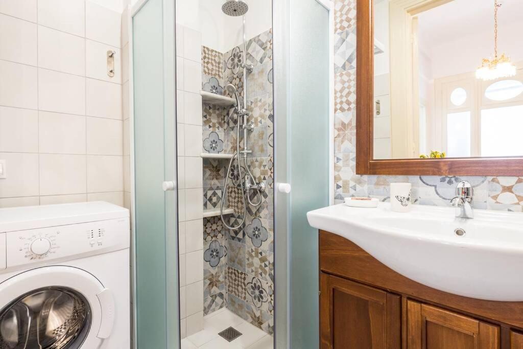 Neoclassical Flat With 2 Bedrooms In Le Pirée Extérieur photo