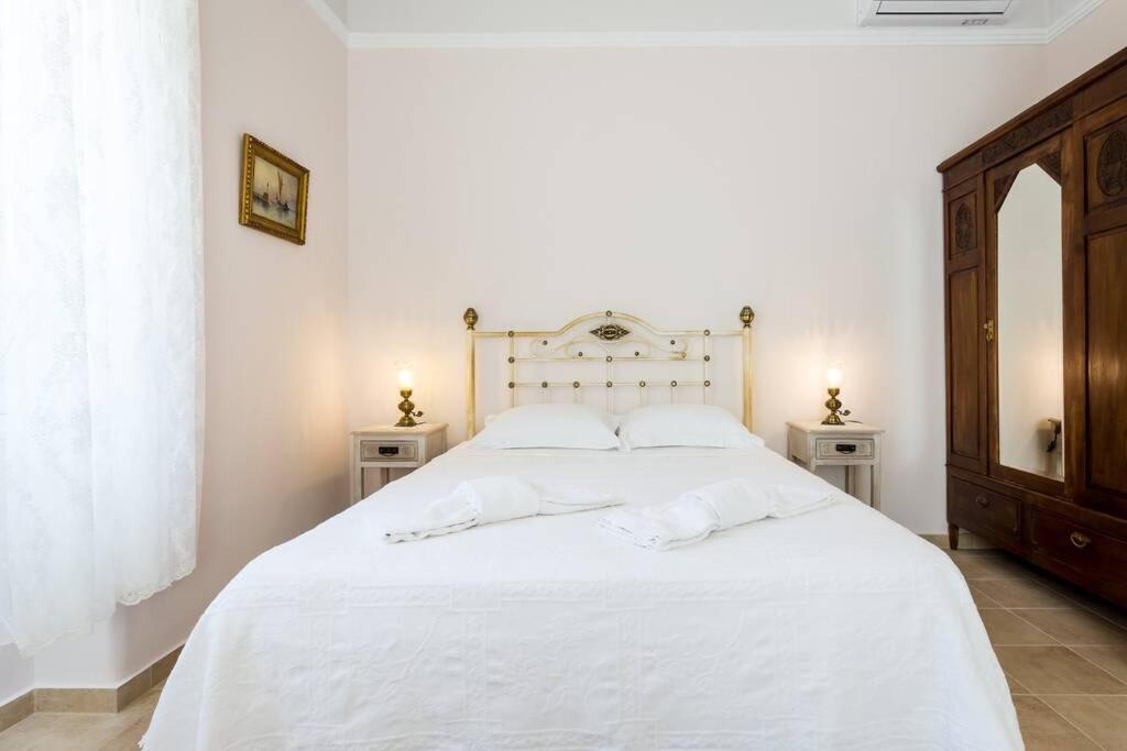 Neoclassical Flat With 2 Bedrooms In Le Pirée Extérieur photo