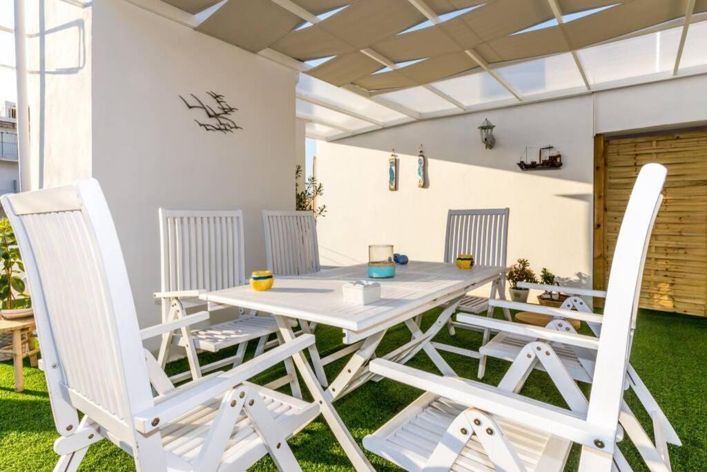 Neoclassical Flat With 2 Bedrooms In Le Pirée Extérieur photo