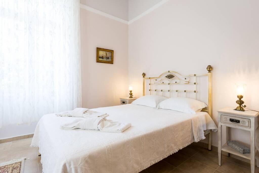 Neoclassical Flat With 2 Bedrooms In Le Pirée Extérieur photo