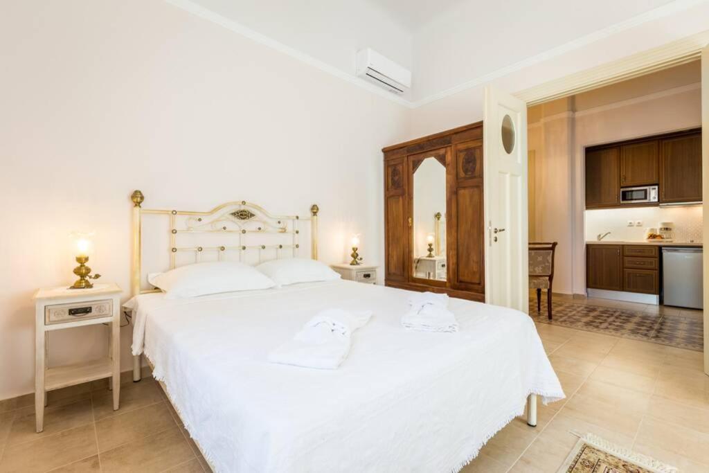 Neoclassical Flat With 2 Bedrooms In Le Pirée Extérieur photo