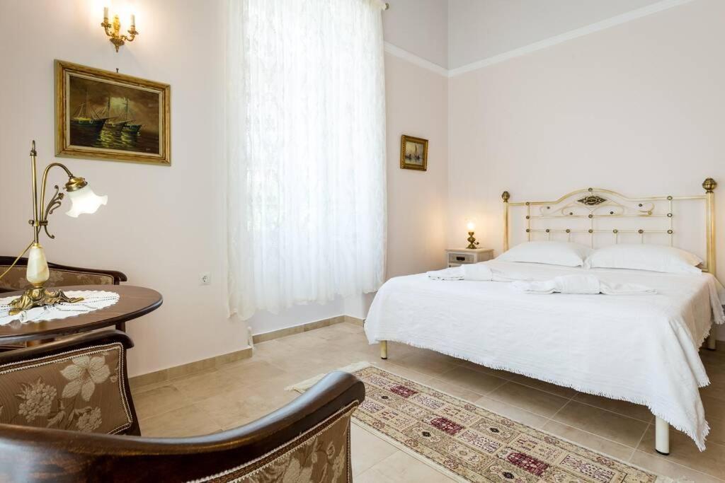 Neoclassical Flat With 2 Bedrooms In Le Pirée Extérieur photo