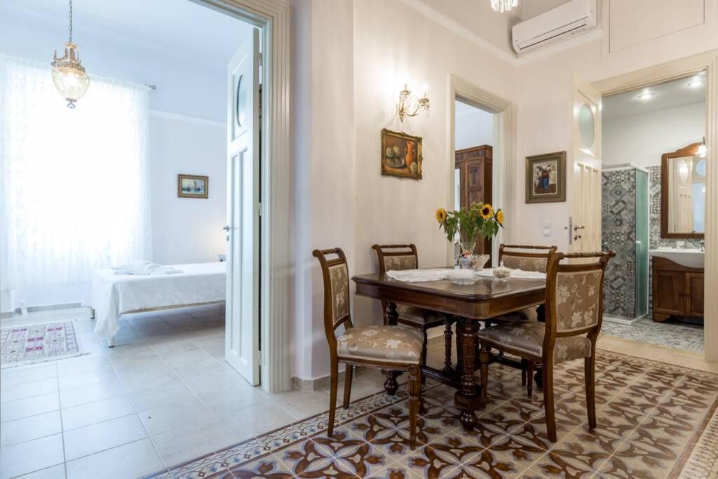 Neoclassical Flat With 2 Bedrooms In Le Pirée Extérieur photo