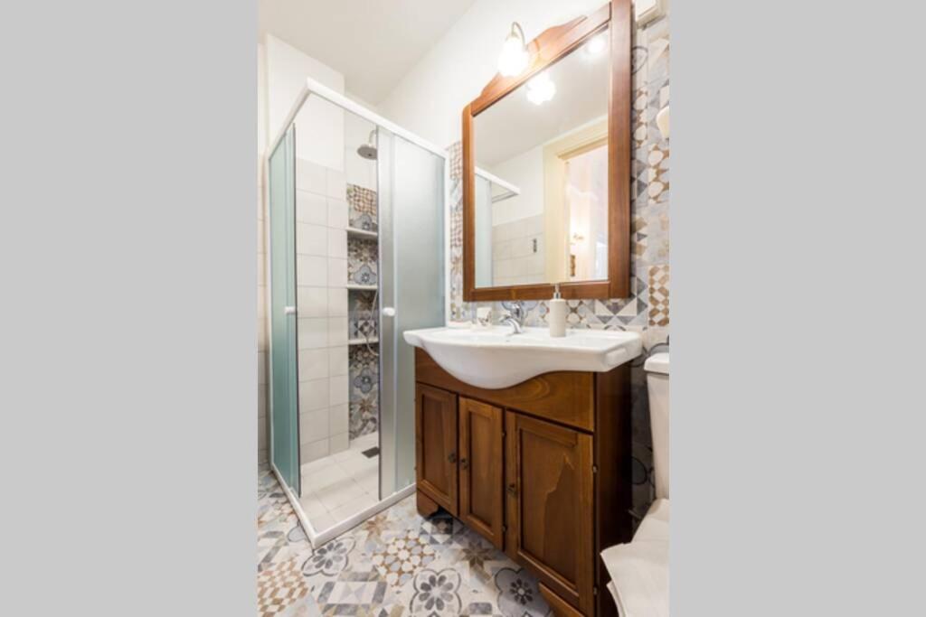 Neoclassical Flat With 2 Bedrooms In Le Pirée Extérieur photo