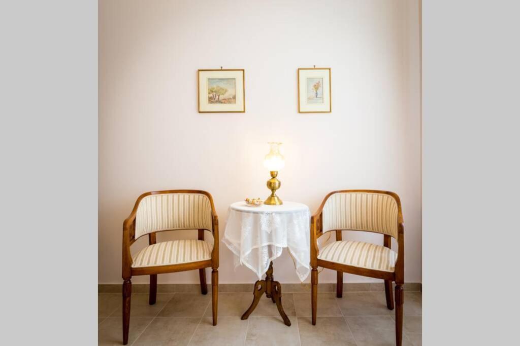 Neoclassical Flat With 2 Bedrooms In Le Pirée Extérieur photo