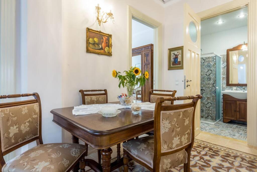 Neoclassical Flat With 2 Bedrooms In Le Pirée Extérieur photo