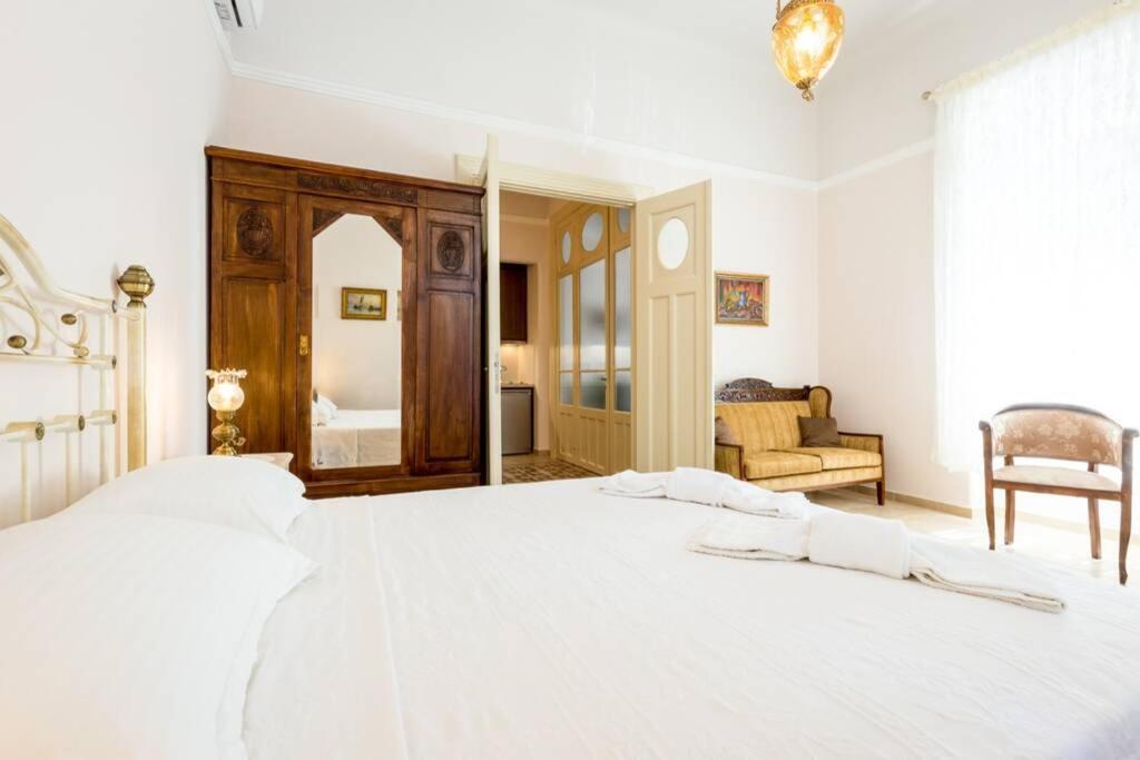 Neoclassical Flat With 2 Bedrooms In Le Pirée Extérieur photo