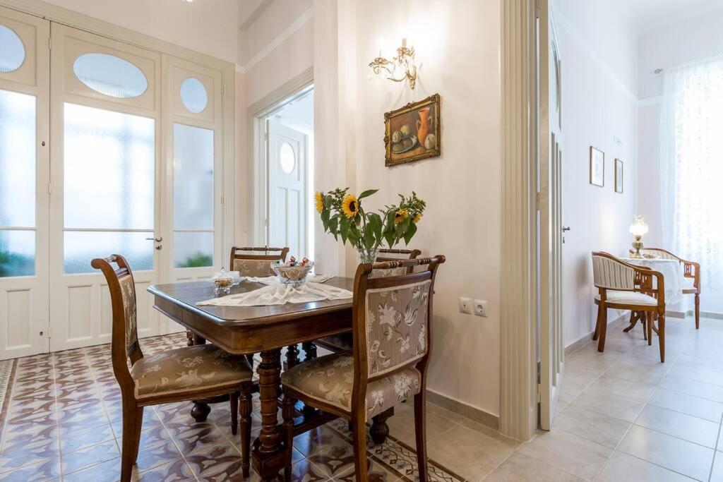 Neoclassical Flat With 2 Bedrooms In Le Pirée Extérieur photo